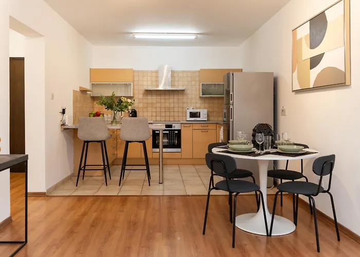 2 Bedroom Flat In Center * 尼科西亚