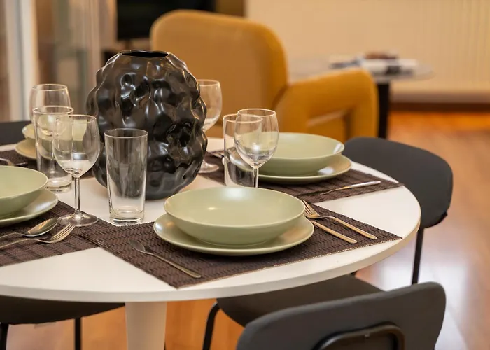 2 Bedroom Flat In Center * 尼科西亚