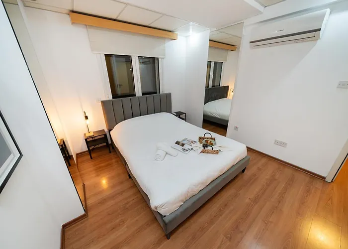 2 Bedroom Flat In Center * 尼科西亚