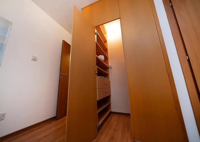 2 Bedroom Flat In Center 尼科西亚