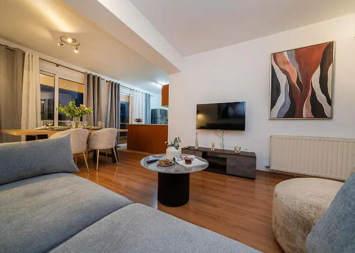 2 Bedroom Flat In Center 公寓