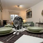 2 Bedroom Flat In Center Lejlighed *