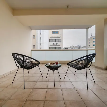 2 Bedroom Flat In Center * Nicósia
