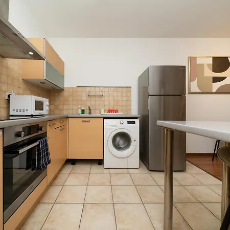2 Bedroom Flat In Center * Nicósia