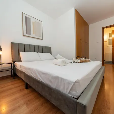 Apartamento 2 Bedroom Flat In Center