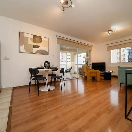 2 Bedroom Flat In Center Apartamento Nicósia