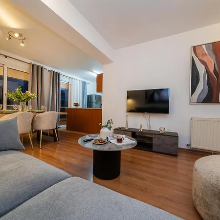 2 Bedroom Flat In Center Apartamento