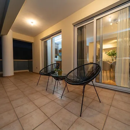 2 Bedroom Flat In Center Apartamento