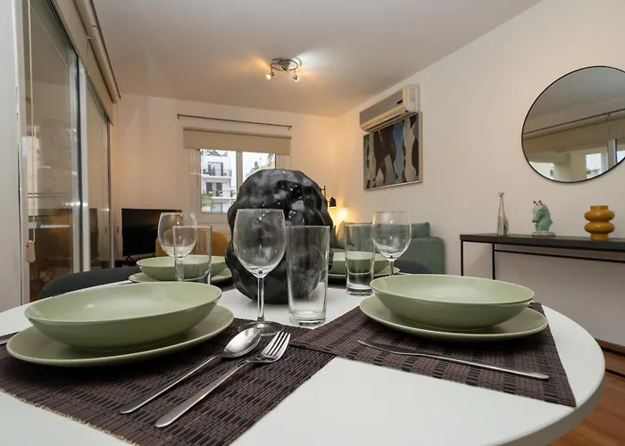 2 Bedroom Flat In Center Apartment *