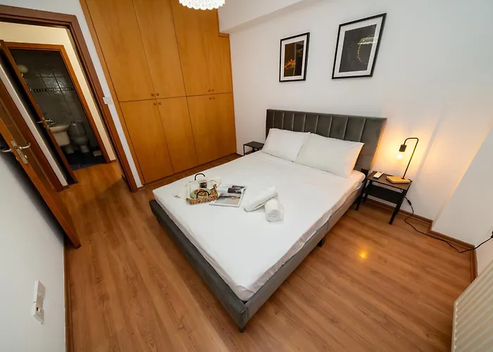 2 Bedroom Flat In Center *