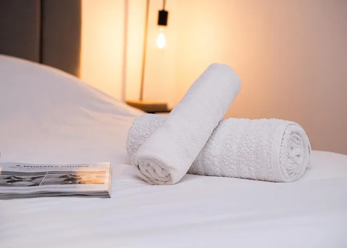 2 Bedroom Flat In Center 아파트 *