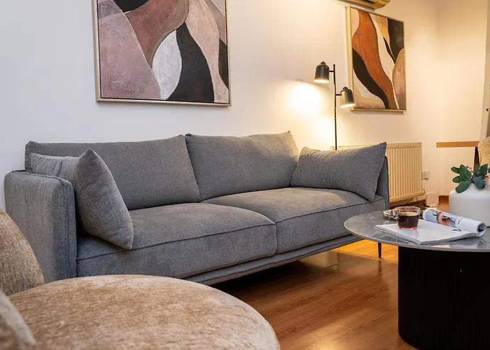 2 Bedroom Flat In Center Apartment