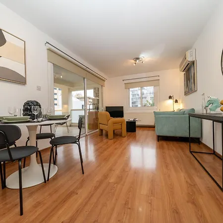 アパート 2 Bedroom Flat In Center ニコシア