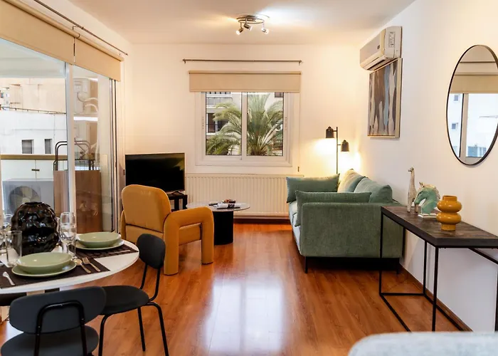 2 Bedroom Flat In Center * ニコシア