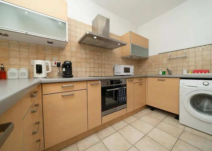 2 Bedroom Flat In Center *