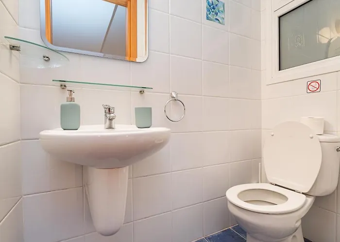 2 Bedroom Flat In Center アパート ニコシア